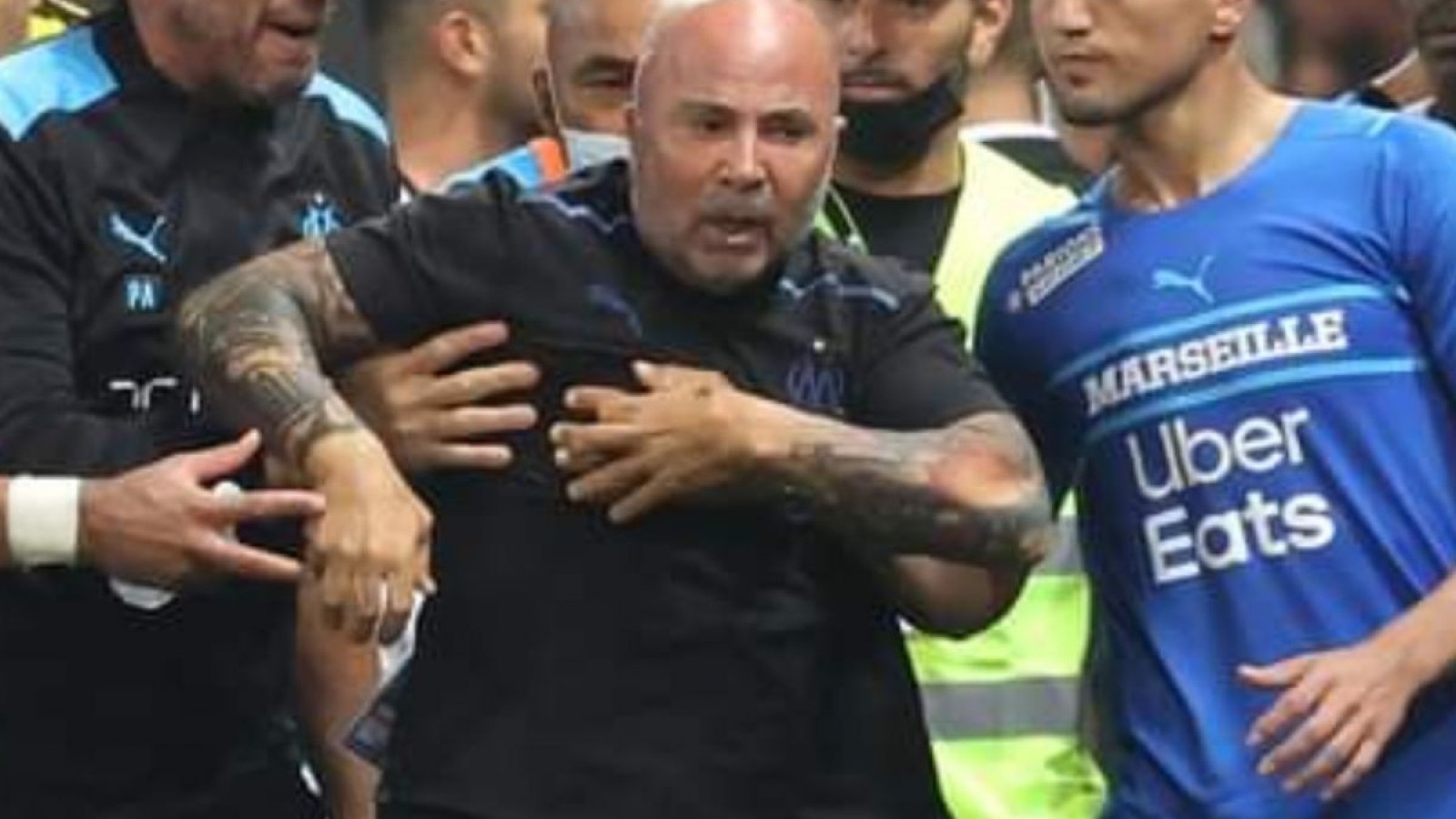 Sampaoli fue protagonista de un escándalo en el fútbol francés donde una hinchada invadió la cancha y hubo escaramuzas