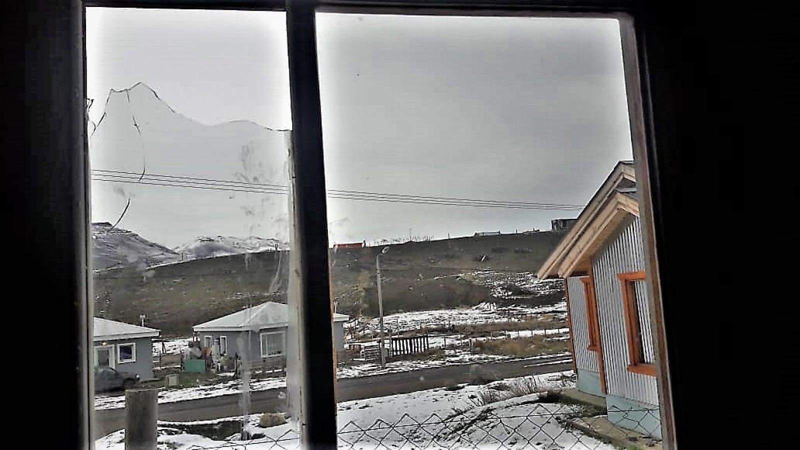 Les incendian el auto y atentan reiteradamente contra una mujer y sus hijos que son custodiados por la Policía