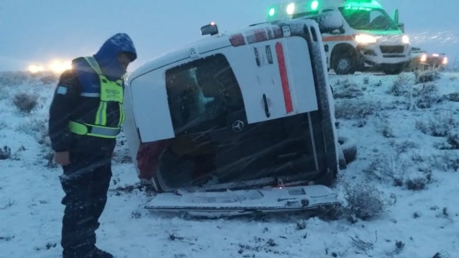 Peligro por escarcha en rutas de Santa Cruz: un vuelco y un choque se registraron este jueves