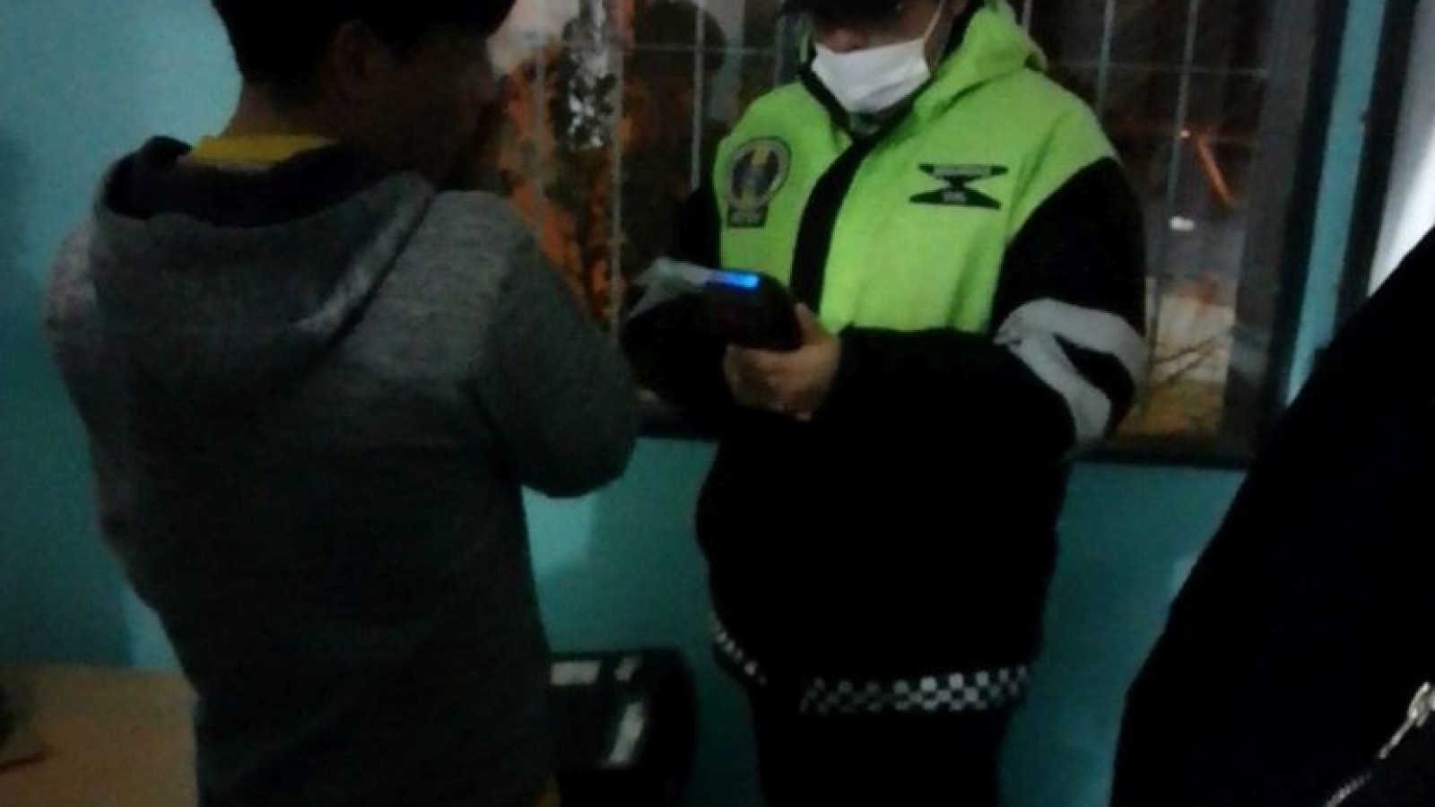 Comodoro Rivadavia: escaparon de un control y chocaron un patrullero