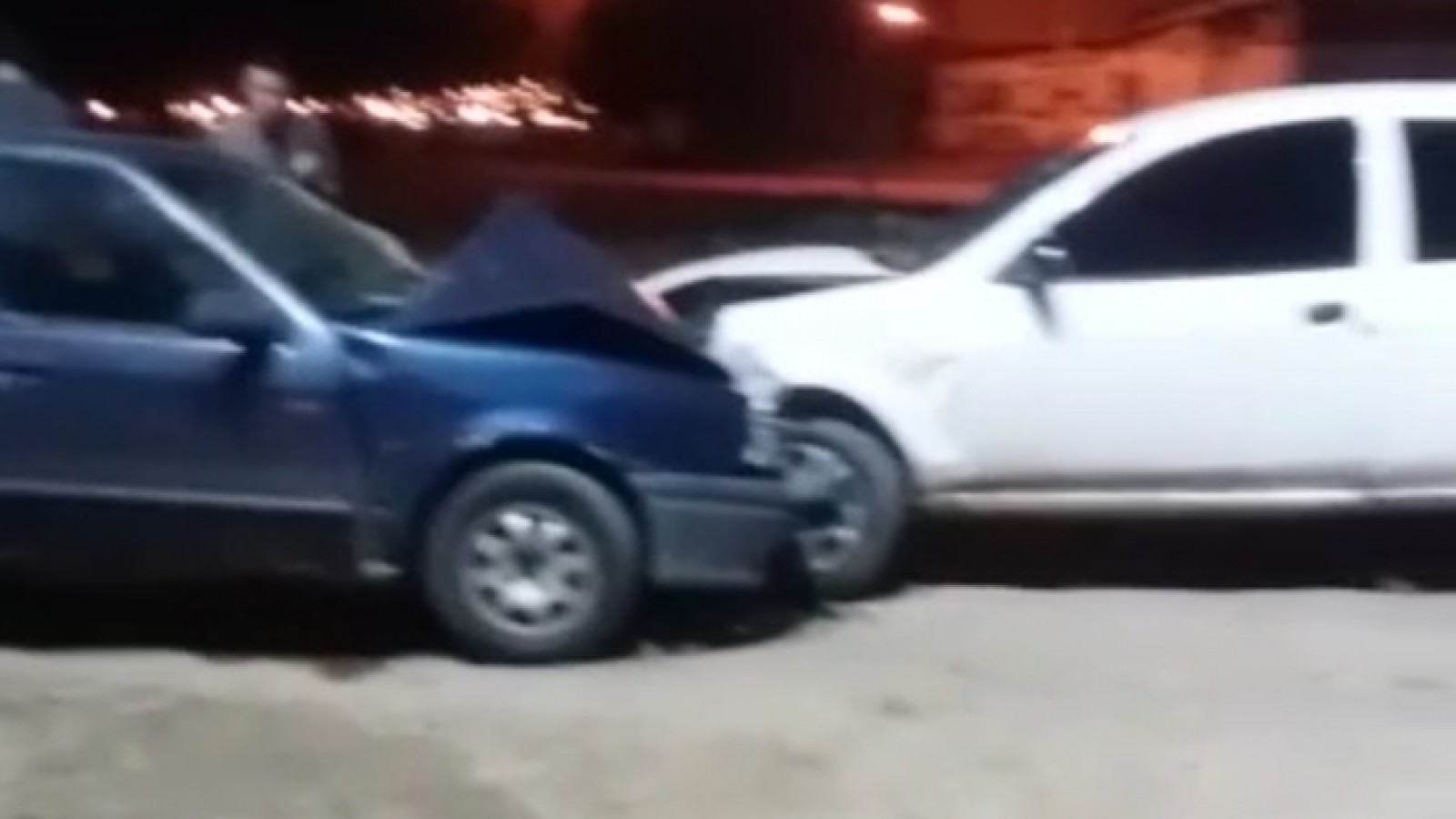 Caleta Olivia: mirá el video del violento choque frontal en una rotonda