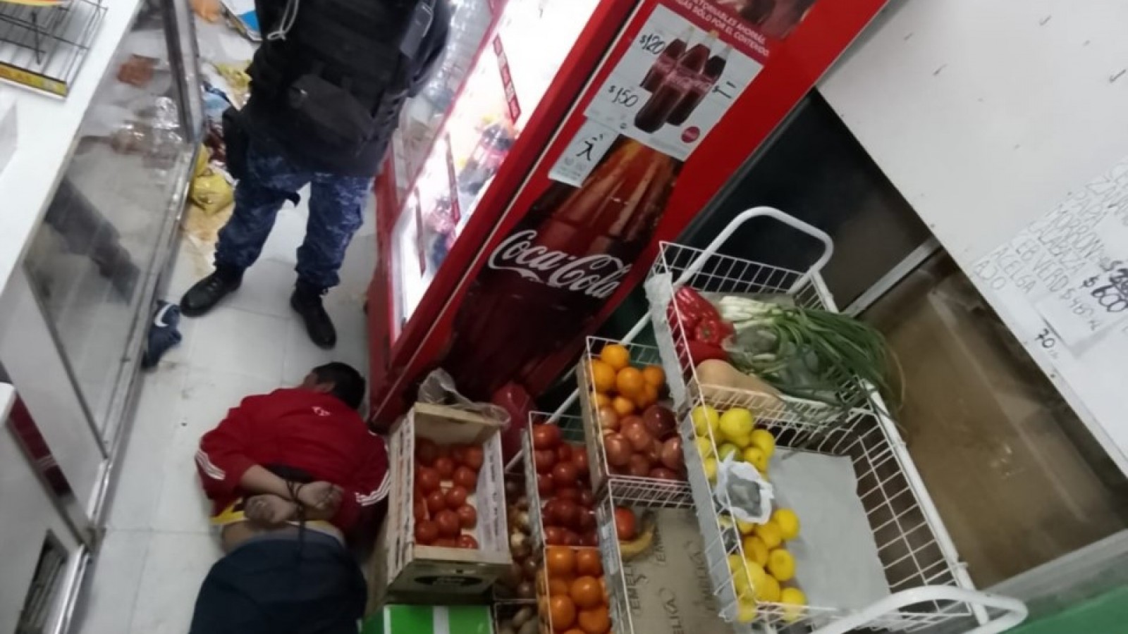 Asaltó un kiosco a punta de cuchillo y el dueño le dio una paliza