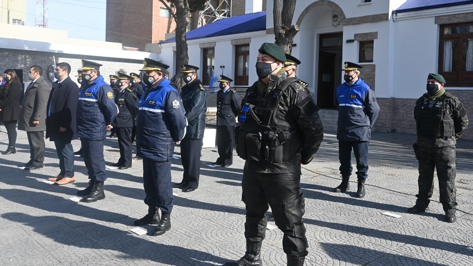 Entregaron motos, cascos y vestimenta para la Policía de Santa Cruz