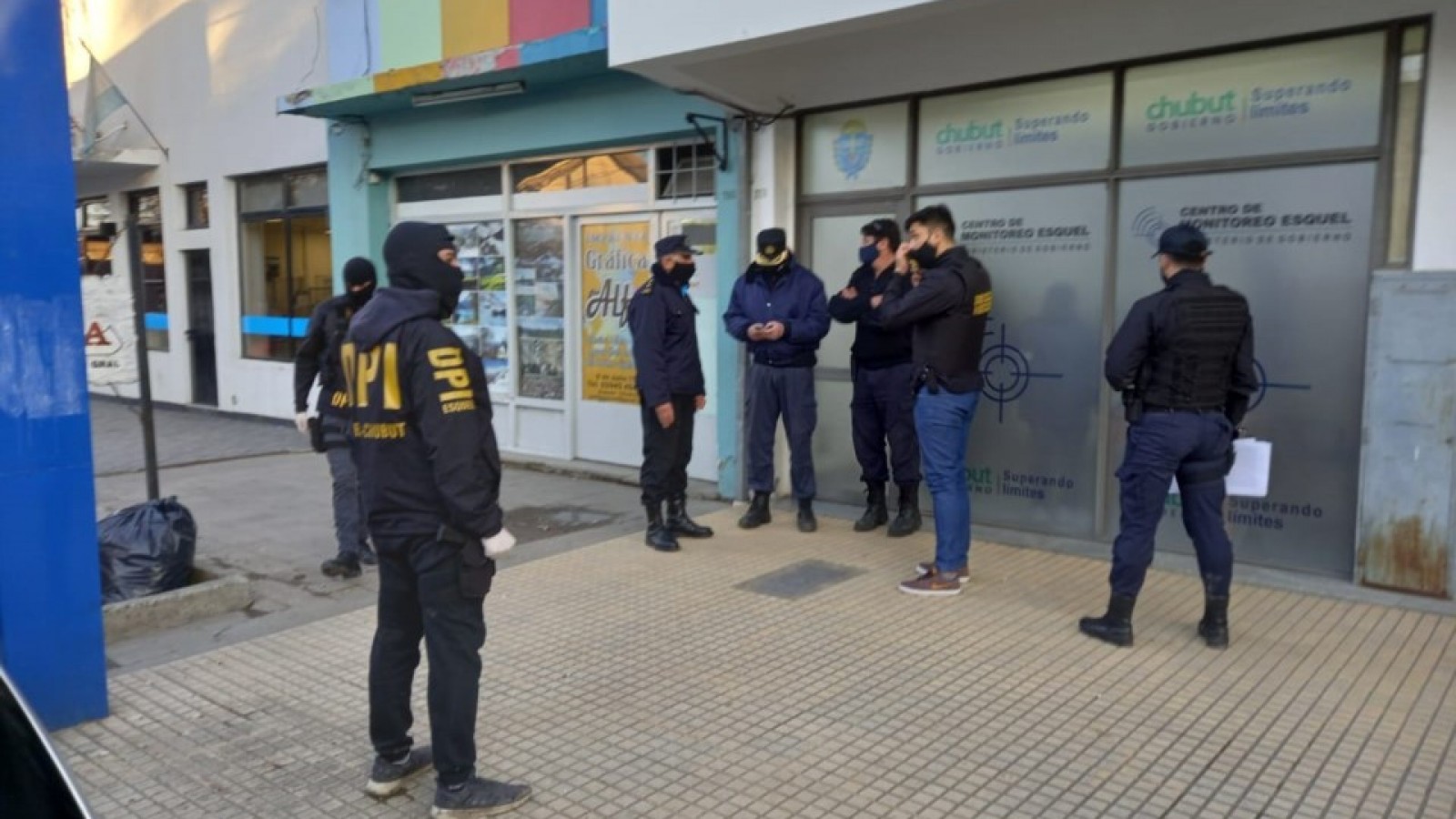 Esquel: acusan a una policía de "liberar zonas" para que su pareja pudiera robar