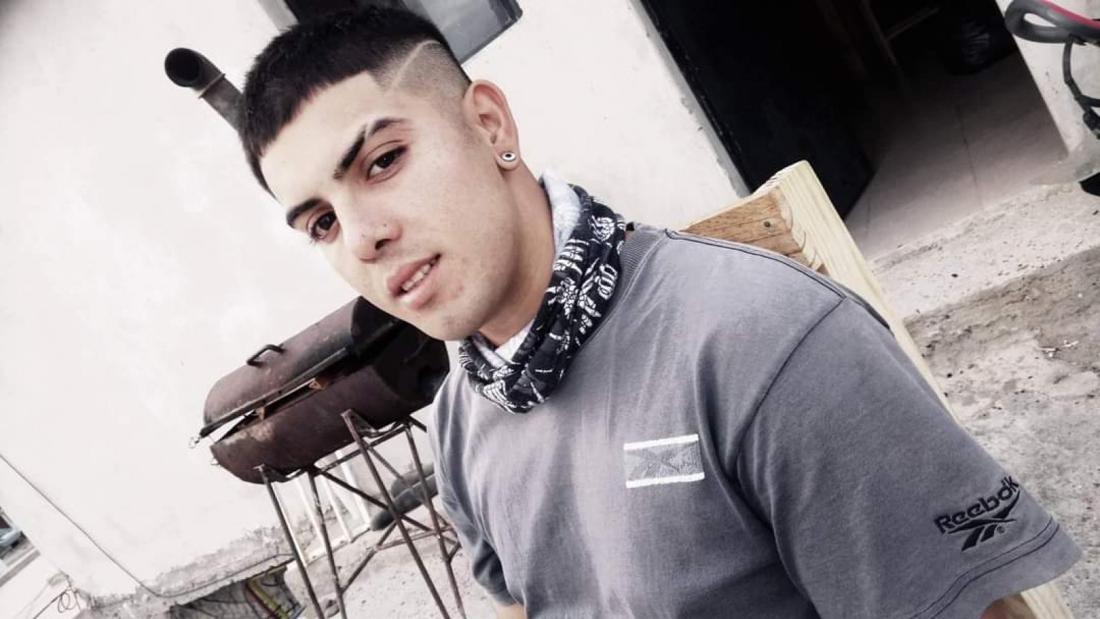 El joven apuñalado en Caleta mejoró y está en sala común