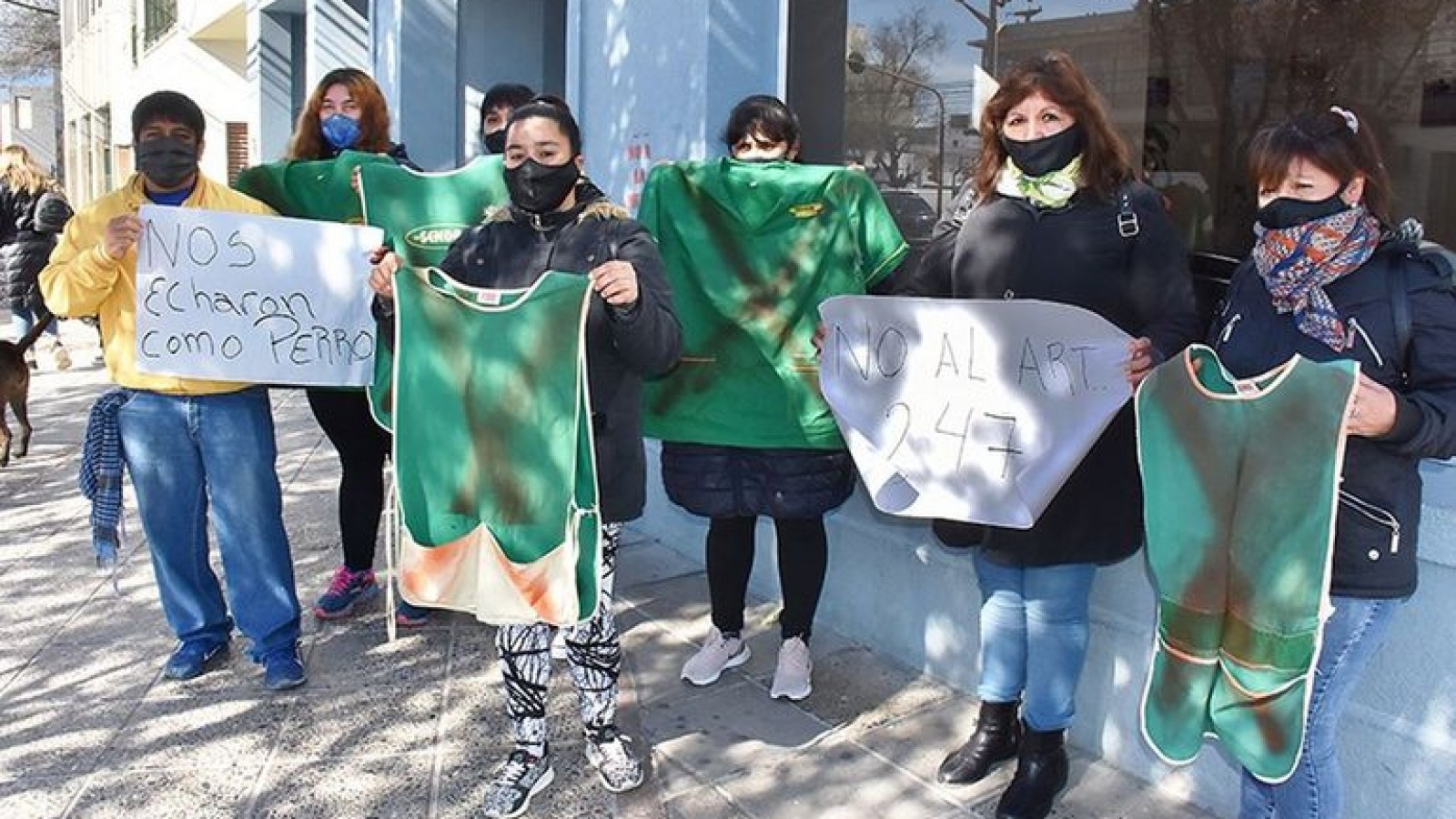 Una empresa de Chubut despidió a 90 empleados por WhatsApp