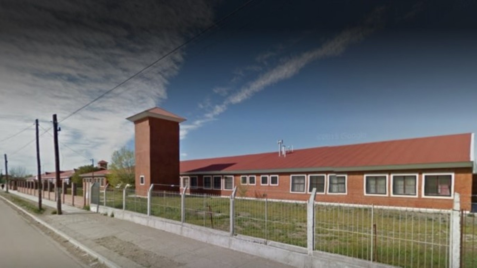 Trelew: una mujer entró borracha a la Escuela 216 y fingió ser Fiscal de mesa