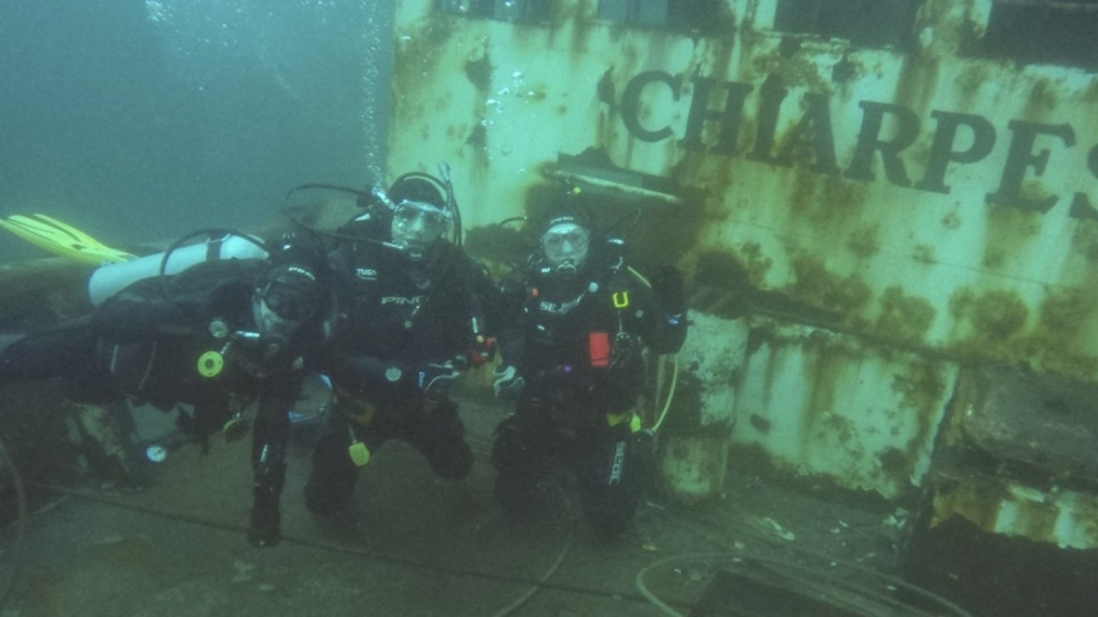 En Las Grutas quieren hundir buques de guerra para armar un circuito de buceo