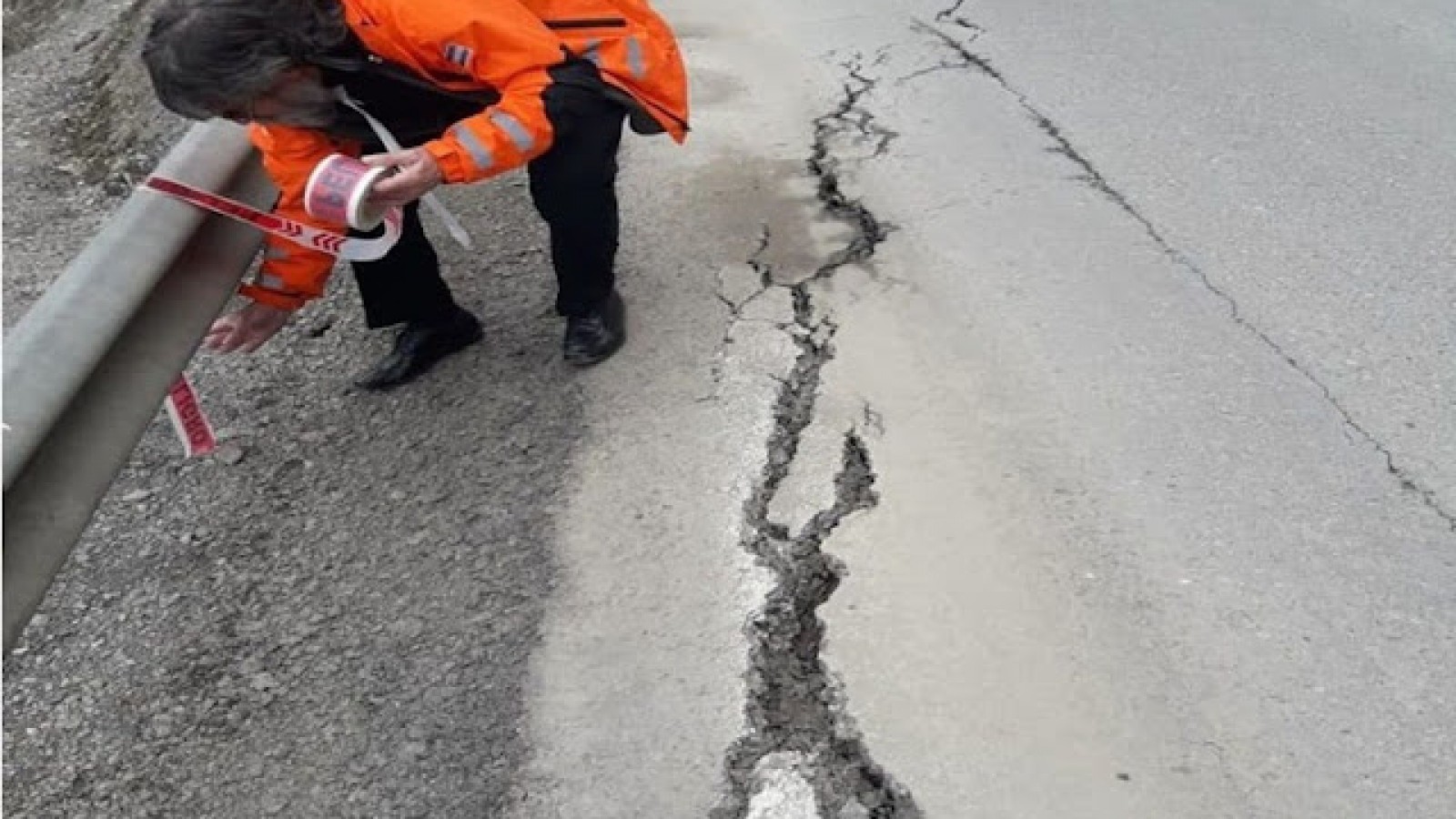 Alertan por aparición de grietas en la ruta 3 a la altura del Paso Garibaldi