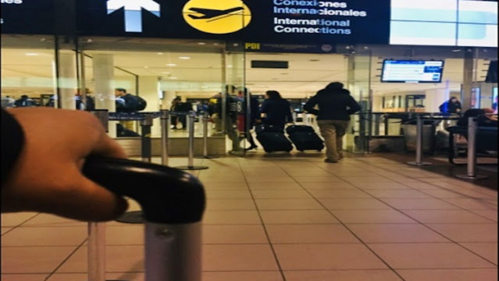 Migraciones: confirman que Chile solo permitirá ingreso de turistas extranjeros por vía aérea