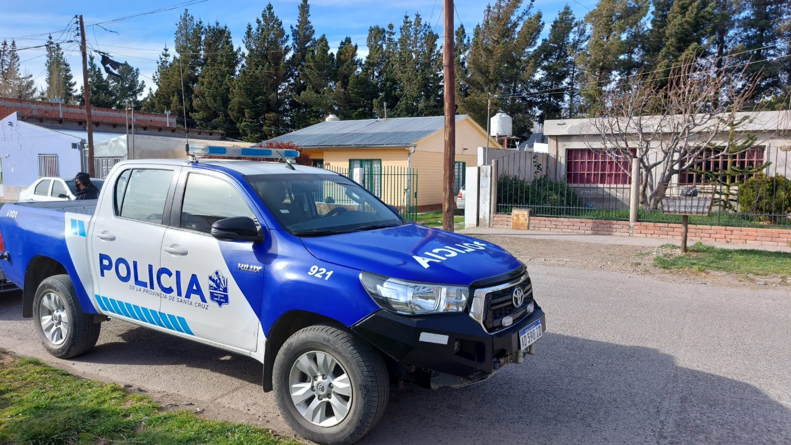 Los Antiguos: detienen a un hombre y una menor que robaron un trozo de carne, cigarrillos y alcohol en un comercio