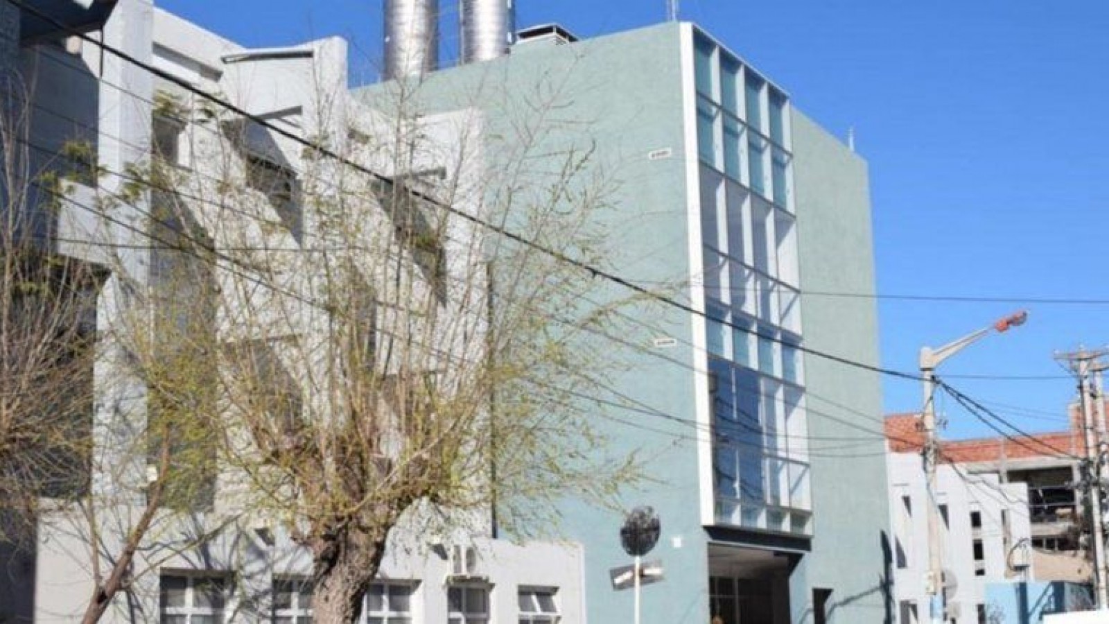 Se le rompió una bolsita con cocaína que llevaba en sus partes íntimas