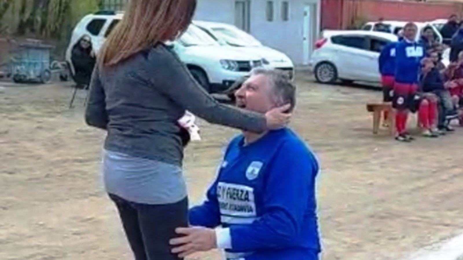 Pidió casamiento en un partido de veteranos y aseguró: “No me dio vergüenza, sentí la emoción de un adolescente”