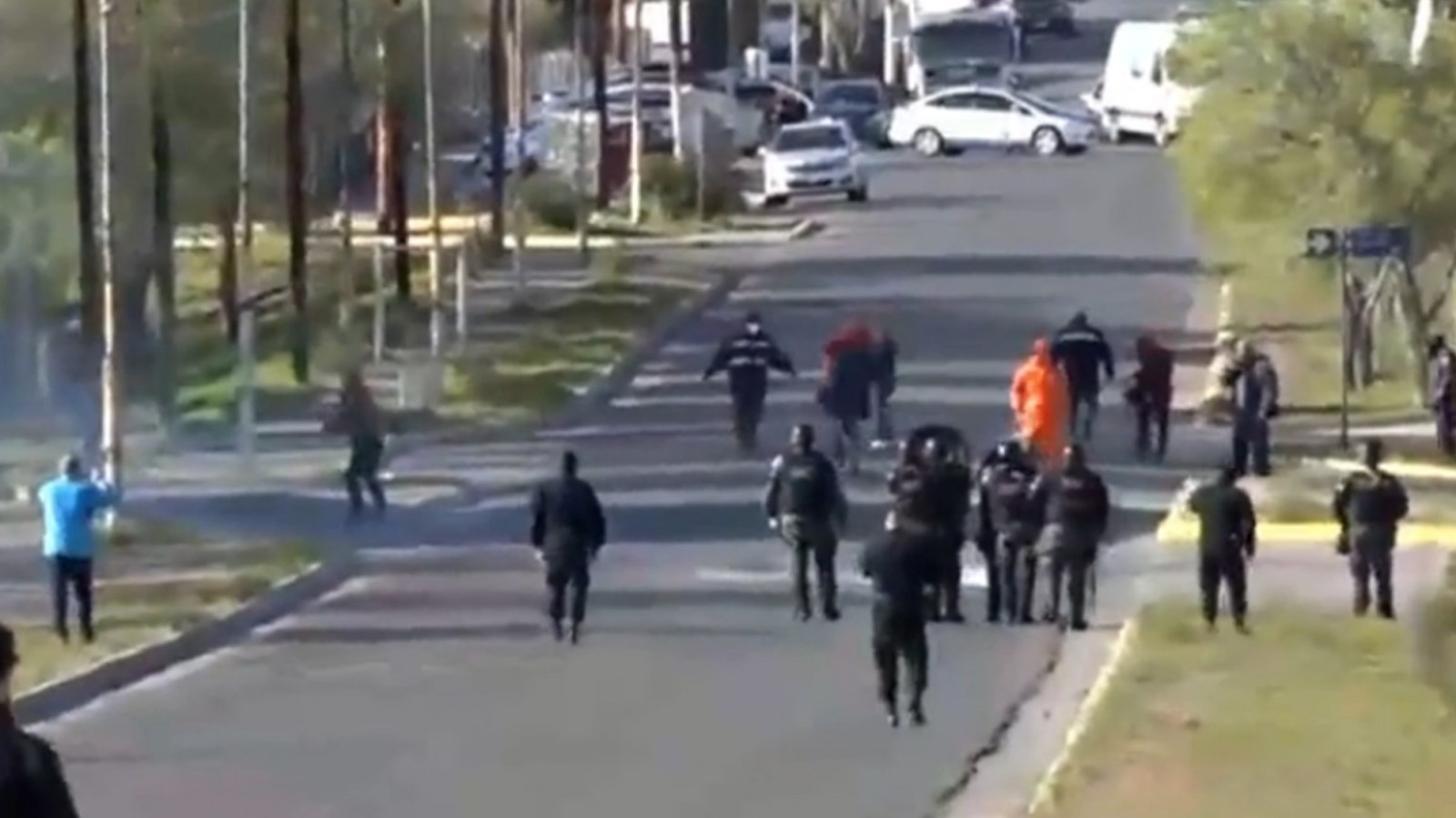 Tensión en Ruta 3: municipales de Caleta denuncian represión