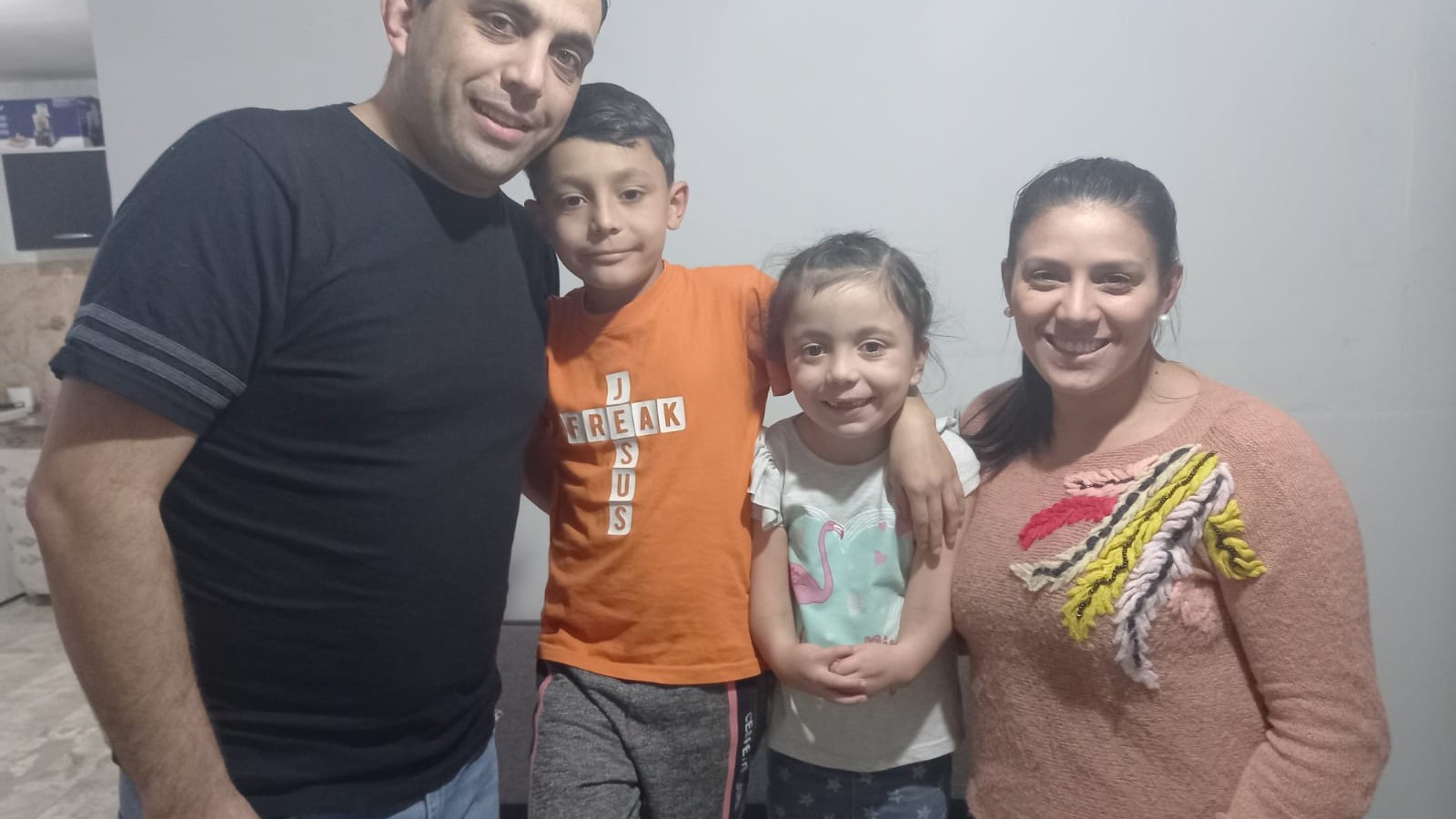 Todos por Selena: la campaña por la pequeña que debe viajar a Barcelona