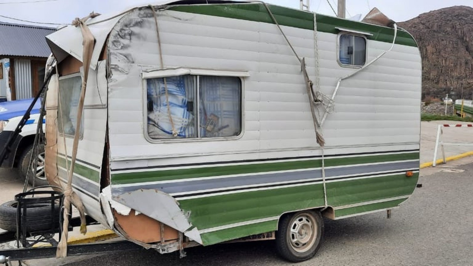 Una casilla rodante volcó en la Ruta Provincial 41