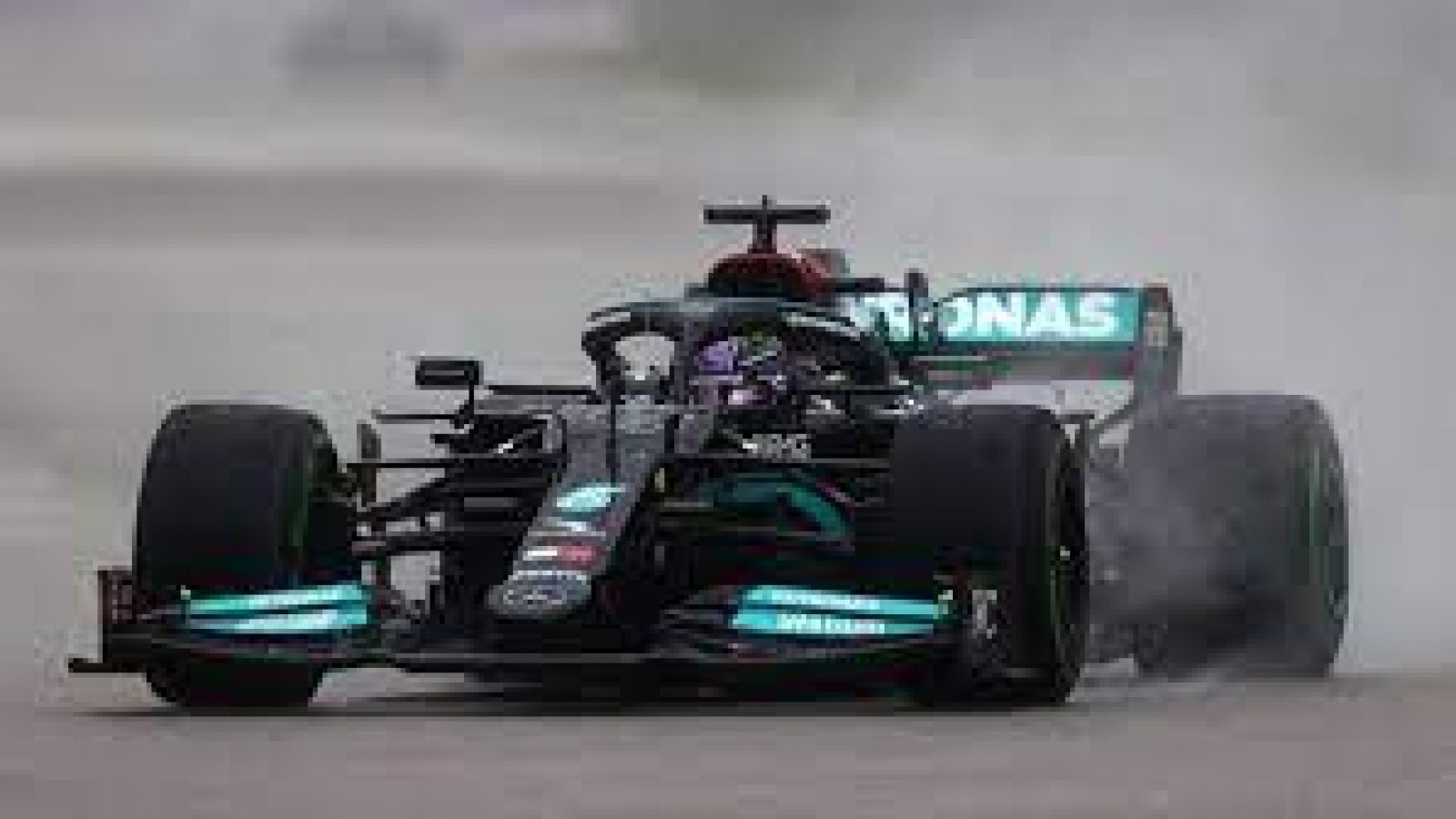 Hamilton ganó un dramático GP de Rusia y llegó a 100 victorias en la Fórmula 1