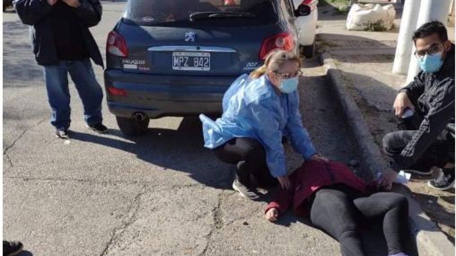 Fractura de tibia para una mujer tras ser atropellada