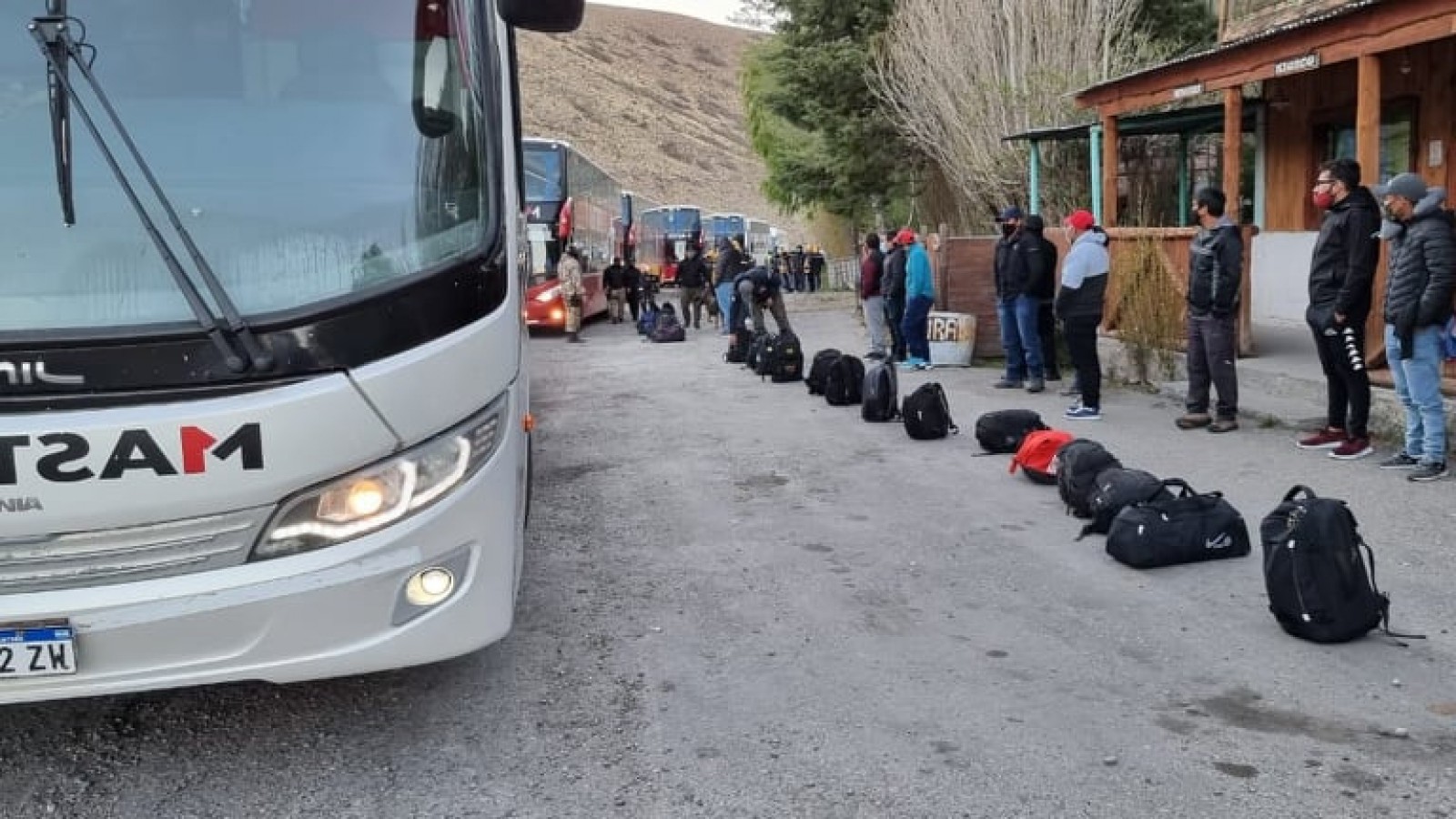 Detectan drogas en 3 colectivos que viajaban de Caleta Olivia a Perito Moreno y hay casi 30 imputados