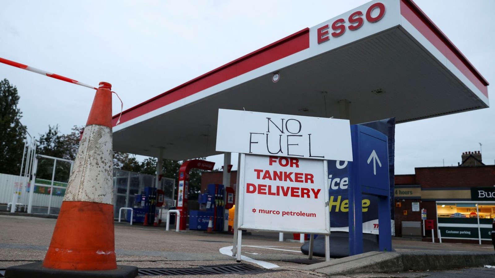 La escasez de combustible en el Reino Unido sigue sin solucionarse