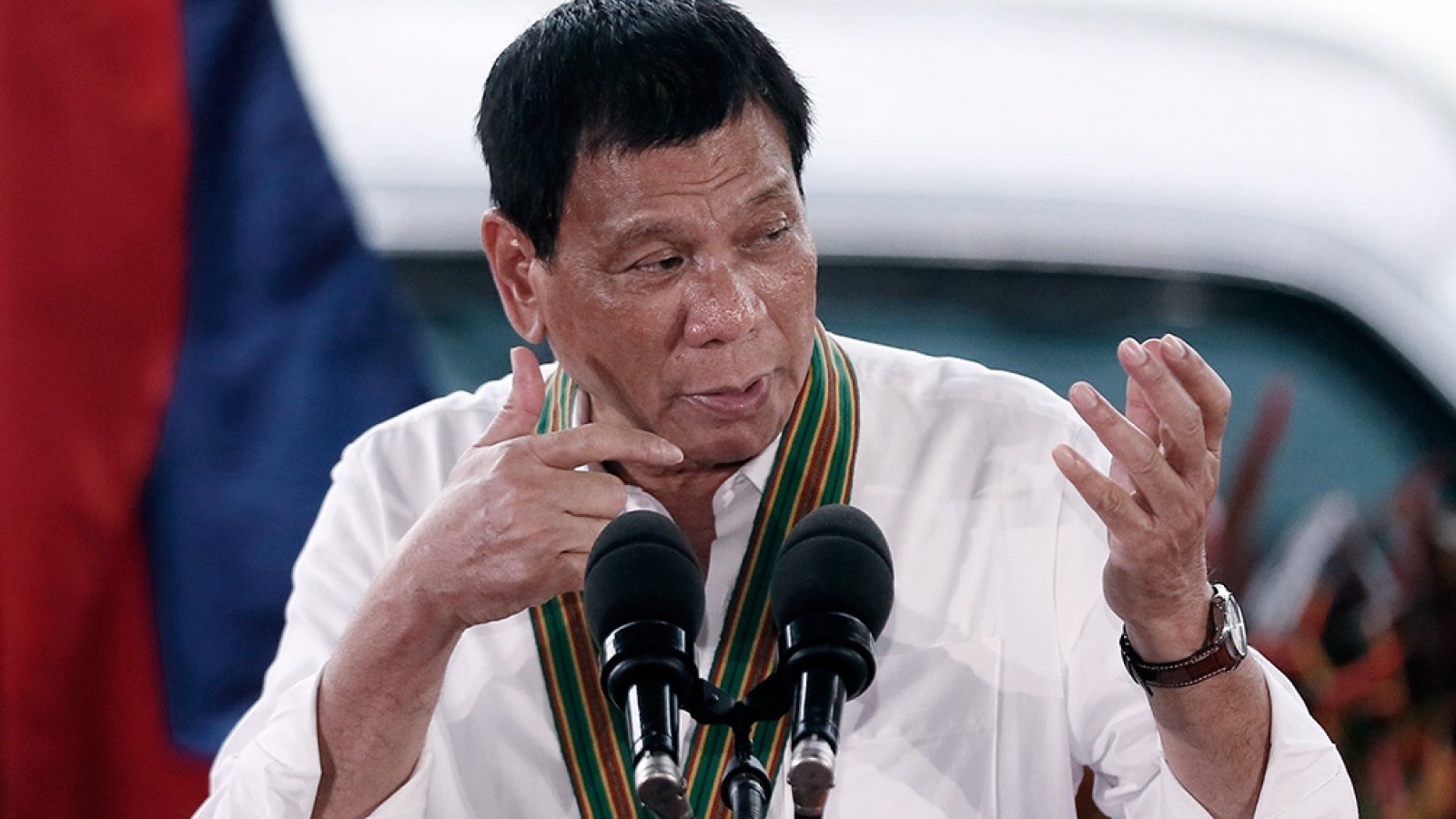 Duterte bajó su postulación a vice y se retira de la vida política