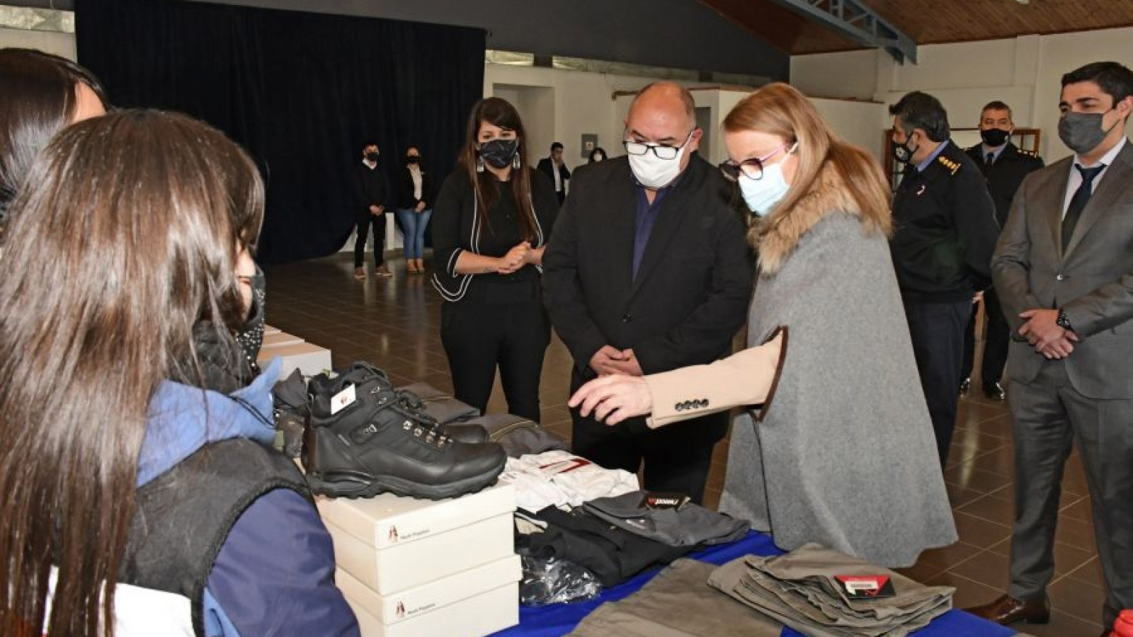 La Gobernadora entregó equipamiento a la Policía de Santa Cruz y Protección Civil