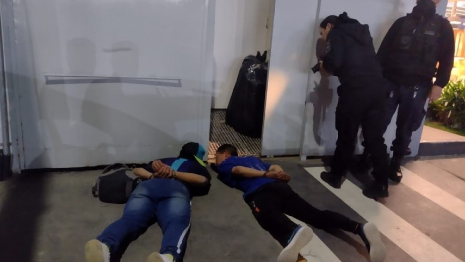 Policía persiguió y atrapó a dos delincuentes que habían apuñalado a un hombre en Puerto Madryn