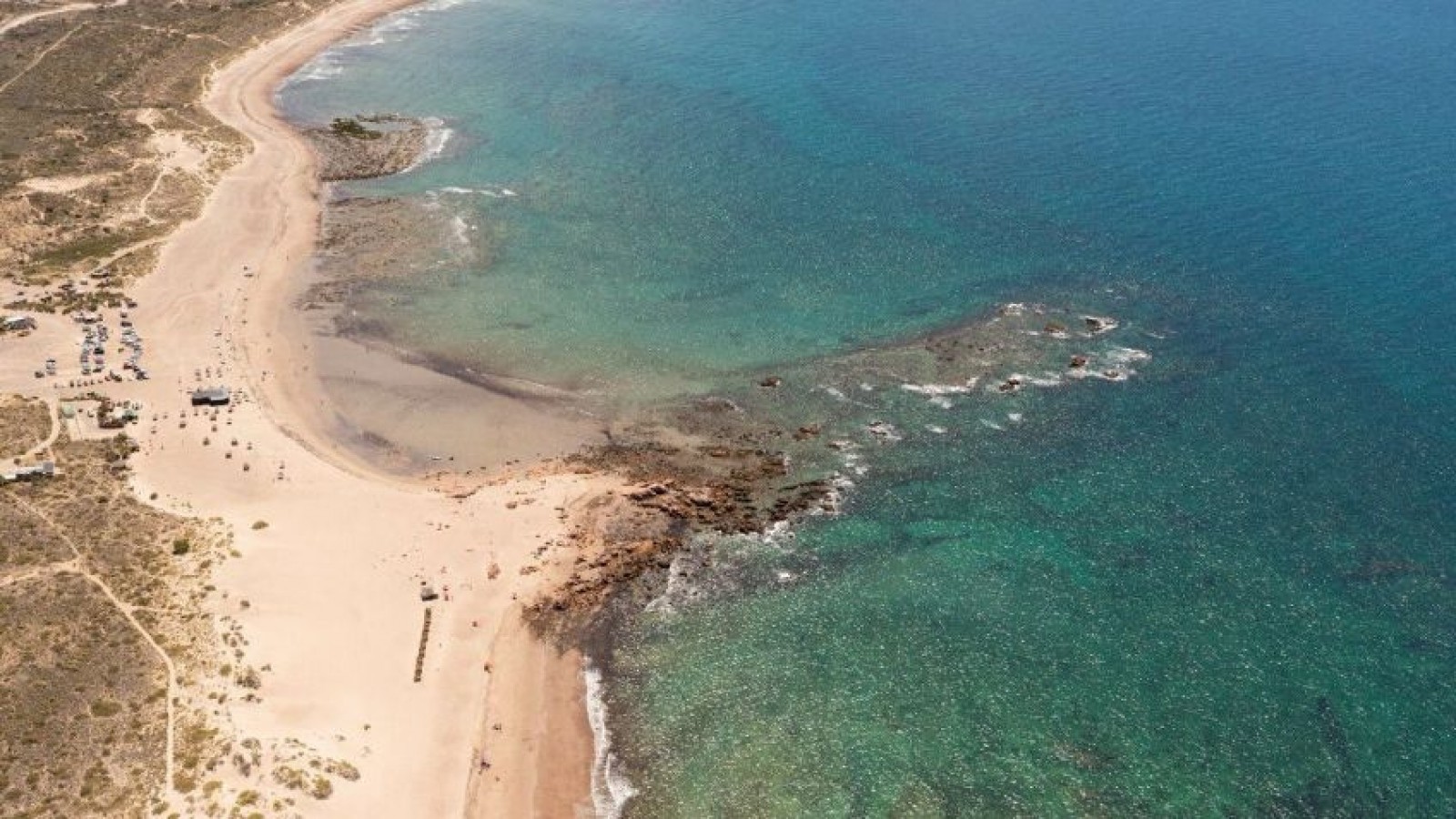 Las Grutas: un video generó debate por el color del mar