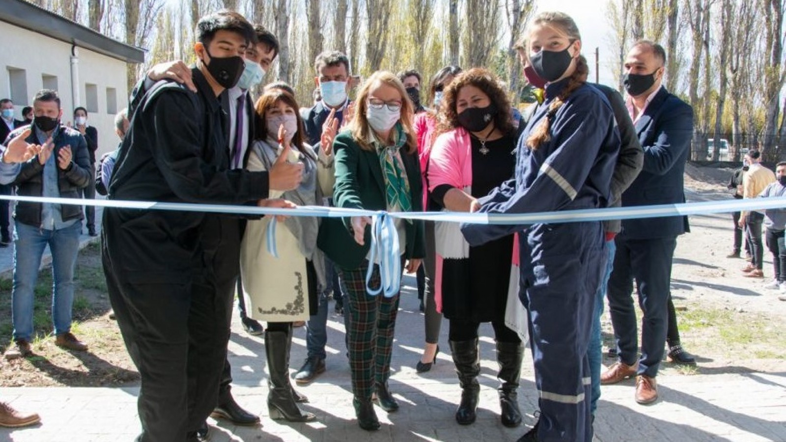 Inauguran nuevo Núcleo Educativo y entregan viviendas en Perito Moreno