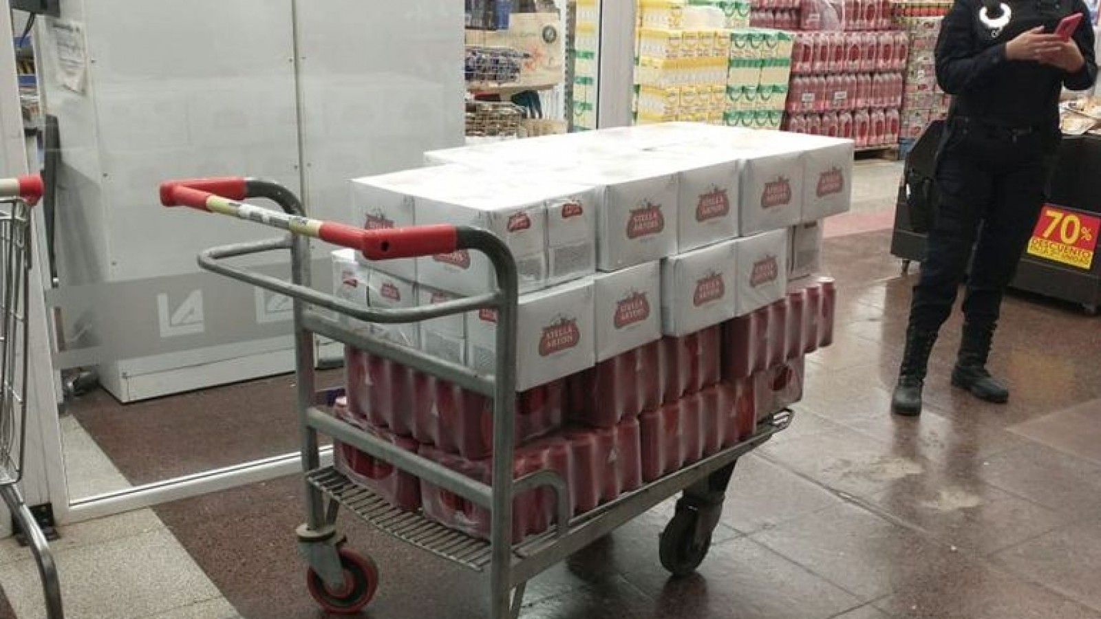 Terminaron presos tras querer robarse 80 packs de cervezas