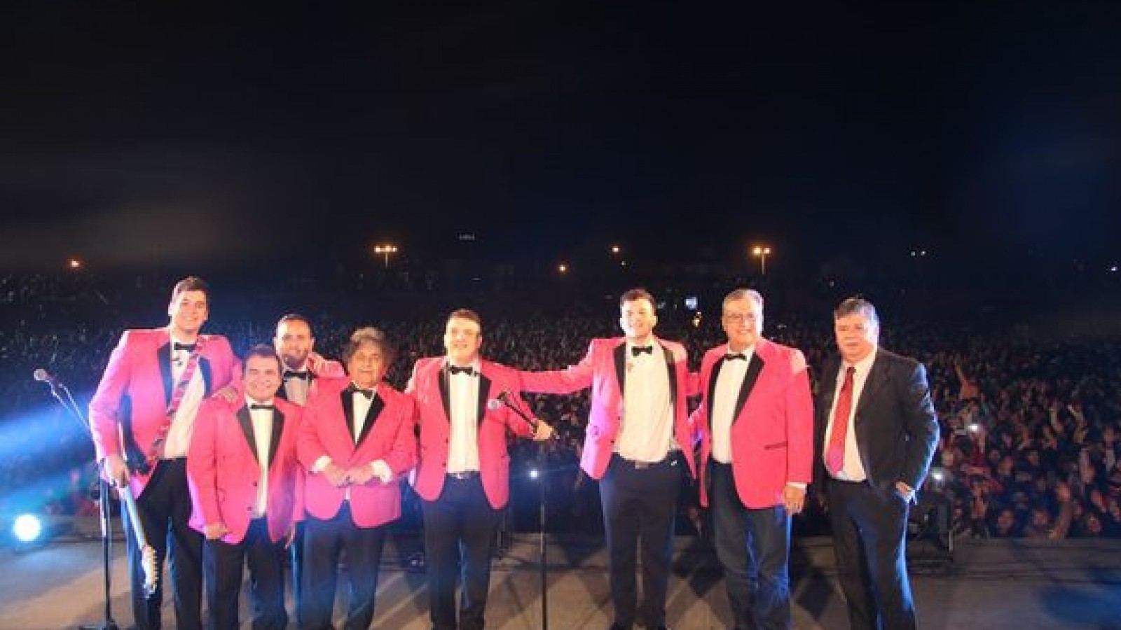 Multitudinario festejo del Día de la madre en El Calafate junto a Los Palmeras