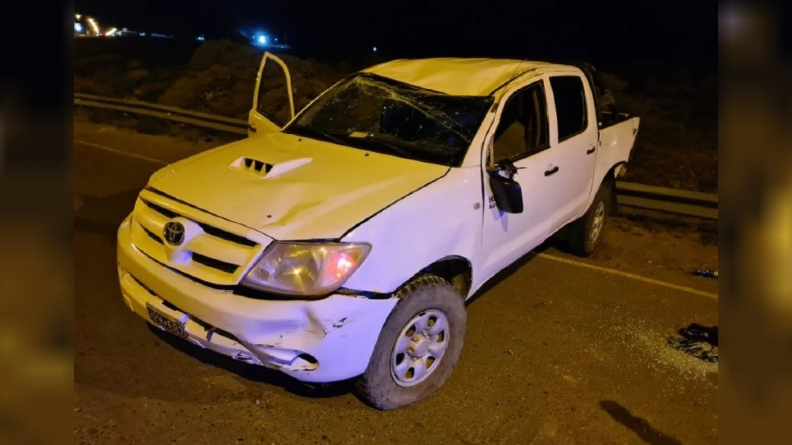 Un sujeto volcó borracho y le pegó al policía que lo ayudaba