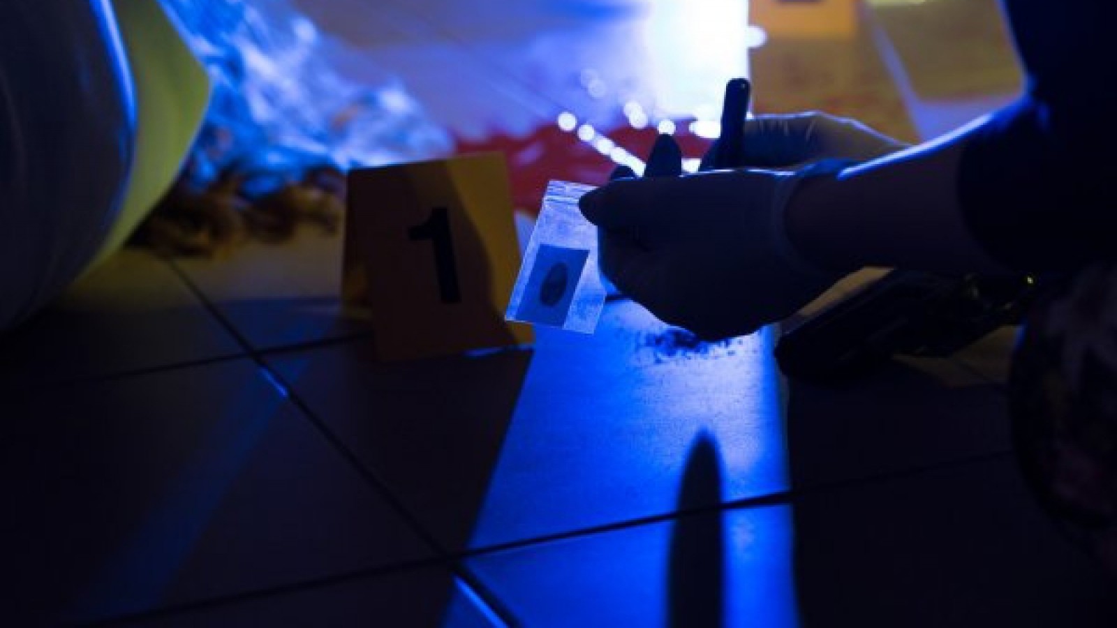 Médico forense investigado por un caso de pornografía infantil