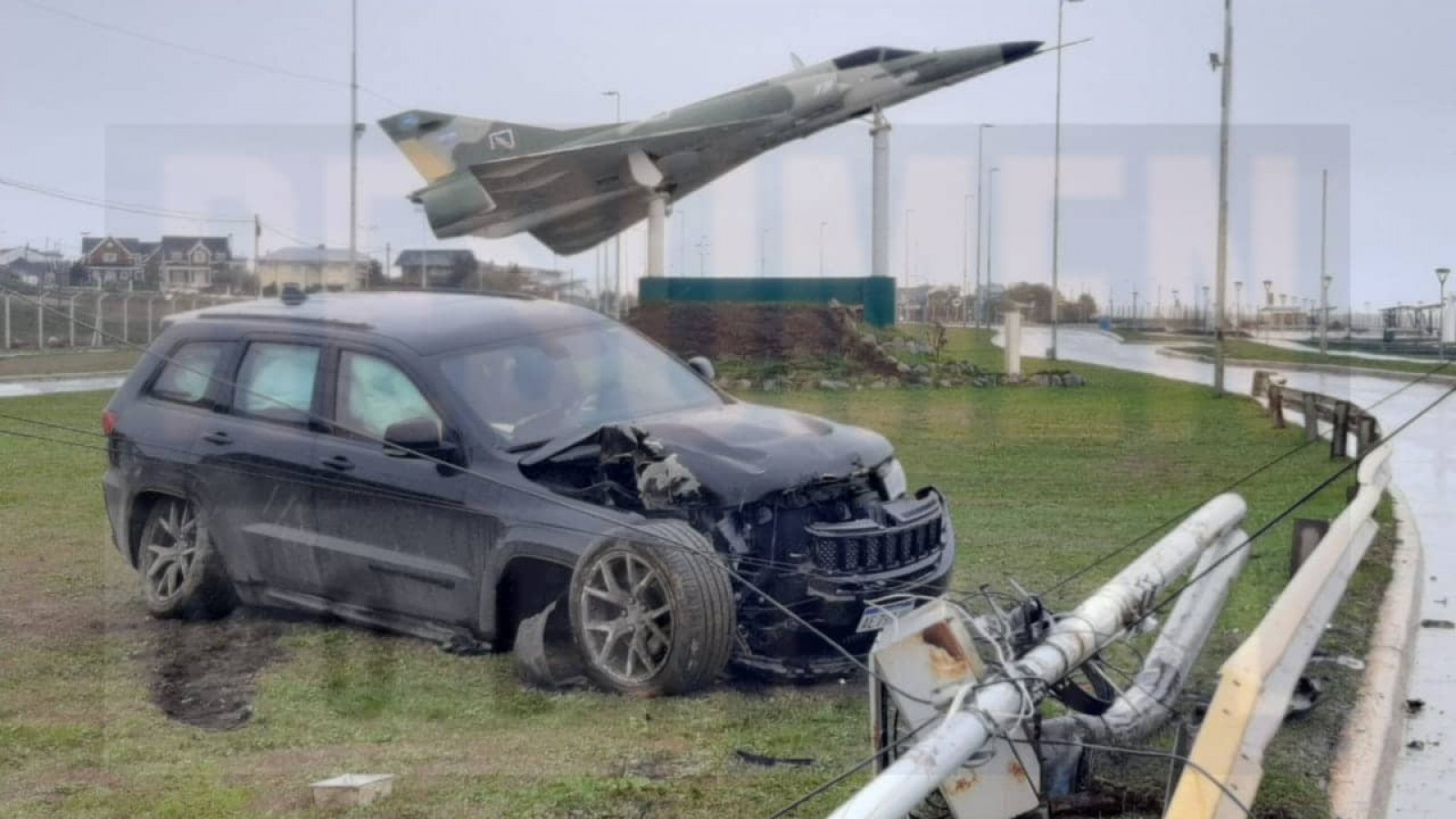 Una camioneta impactó contra una columna que sostenía un domo de vigilancia