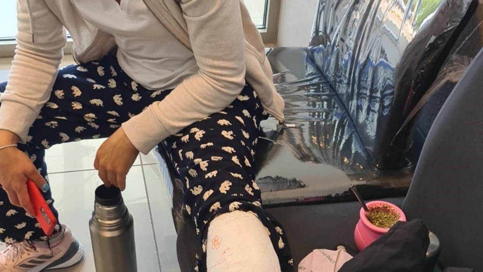 "Se olvidaron de nosotros y el avión se fue": el drama de turistas que quedaron varados