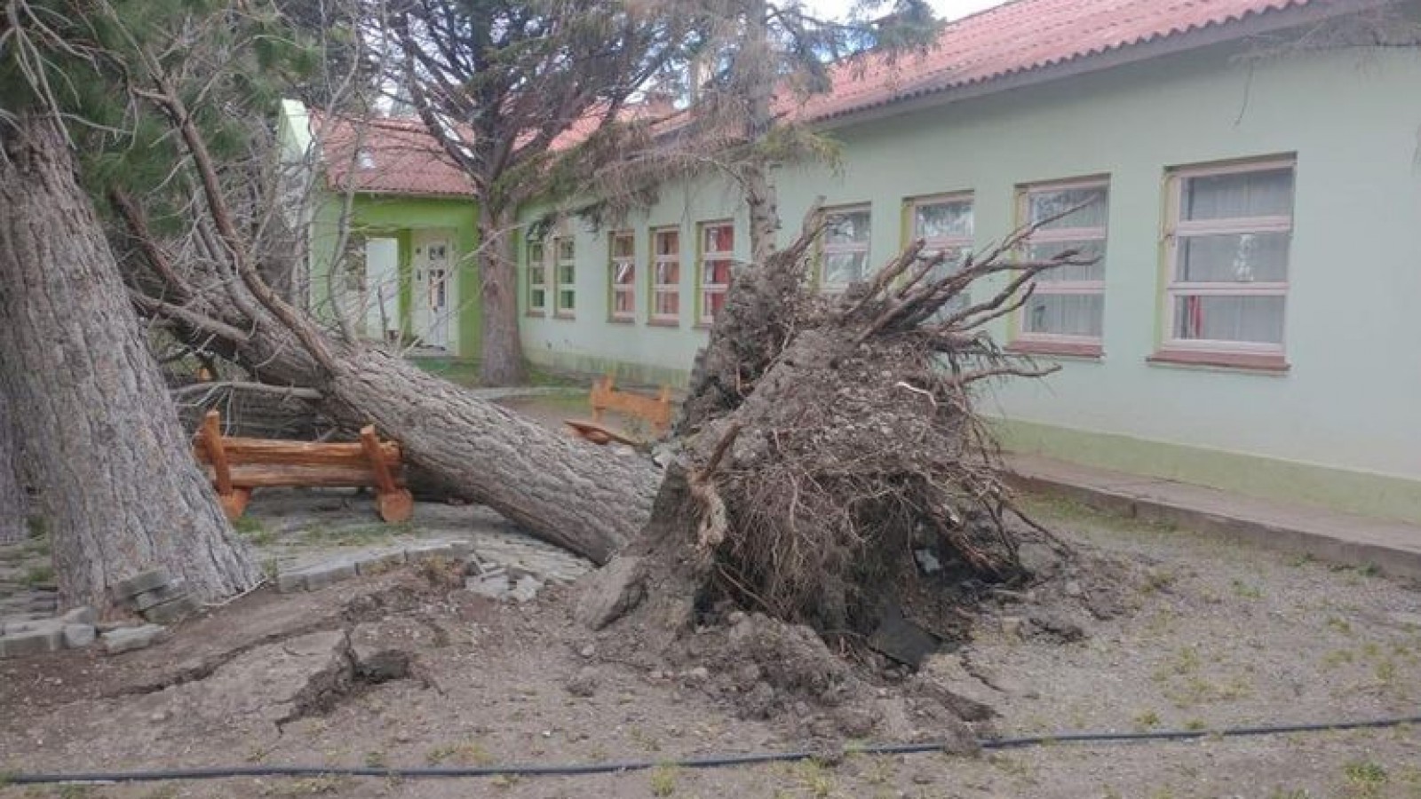 Tras el temporal de viento, en Chubut necesitan 100 millones sólo para reparar escuelas