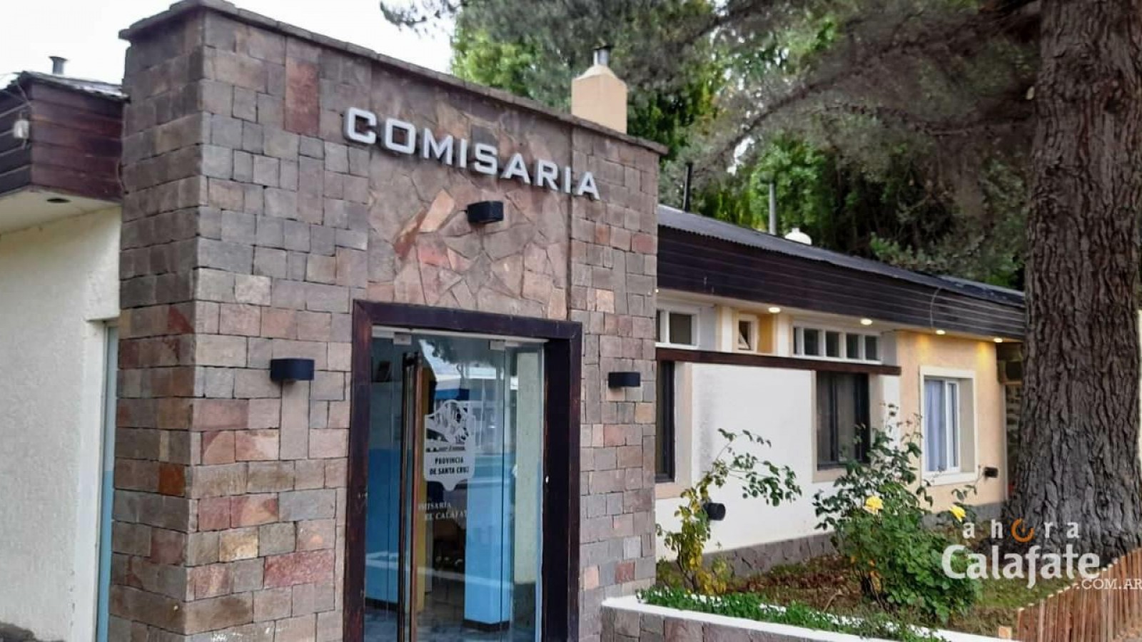 Sin lugar en los calabozos: policía procesado por abuso se encuentra detenido en una oficina de la comisaria