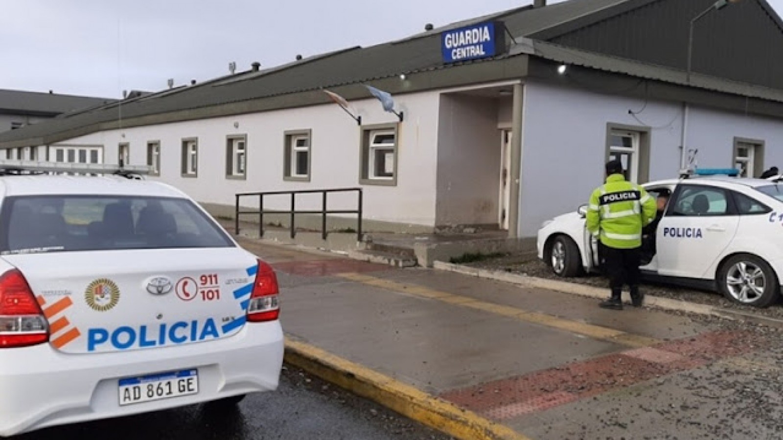 Dos hermanos ingresados a la guardia del Hospital apuñalados
