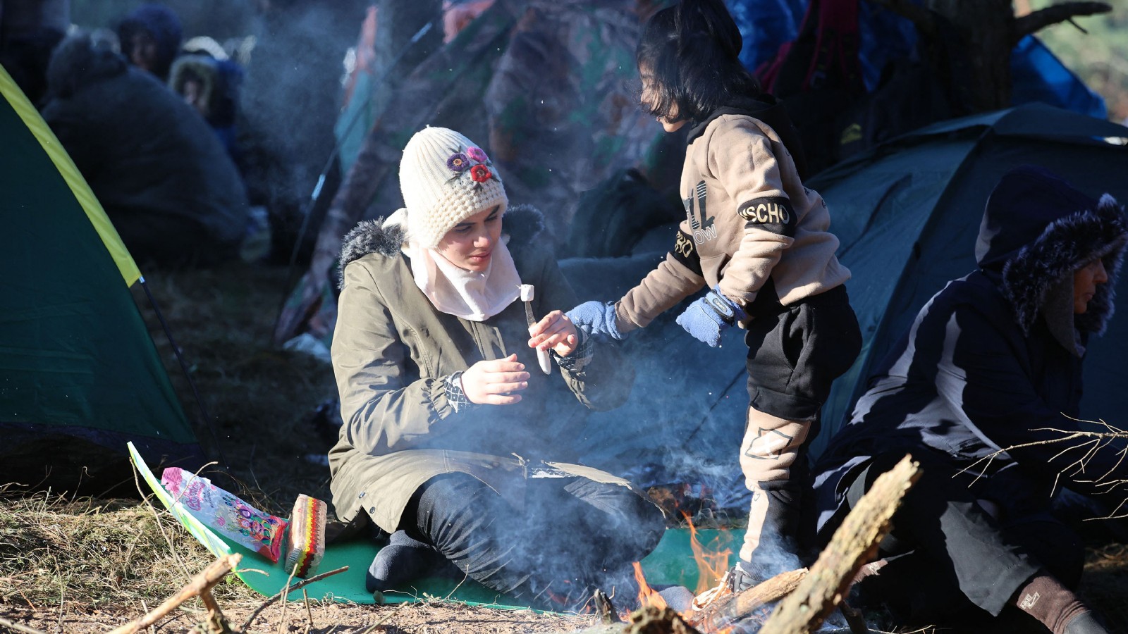 Migrantes acampan en frontera entre Bielorrusia y Polonia tras fallido intento de cruce