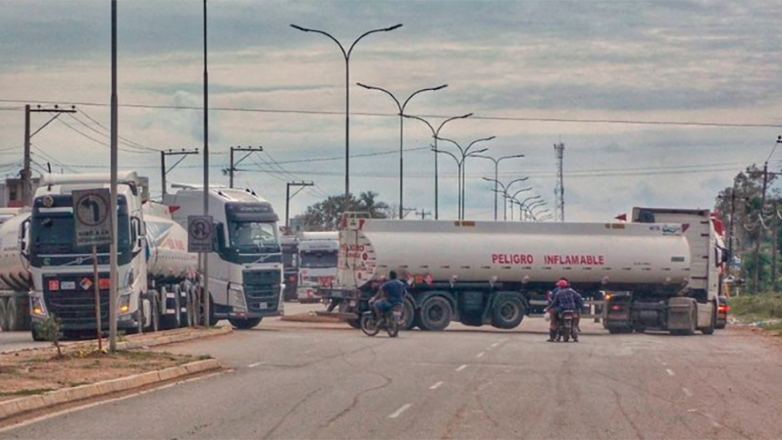 Bolivia: Gremios y transportistas rechazan el diálogo con el Gobierno y continúan con el paro