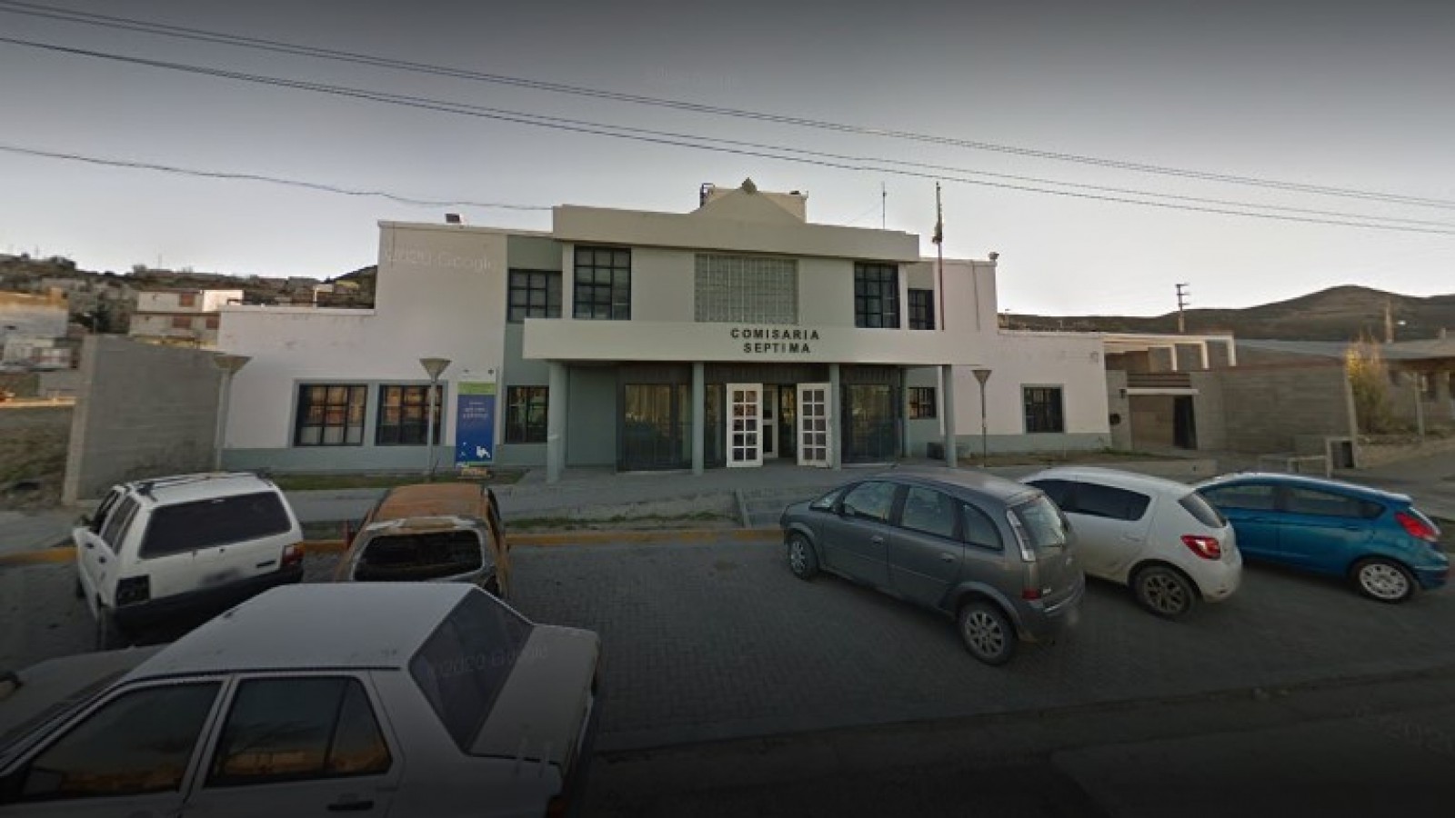 Tenía pedido de captura, le llevó comida a su hijo preso y también quedó detenido