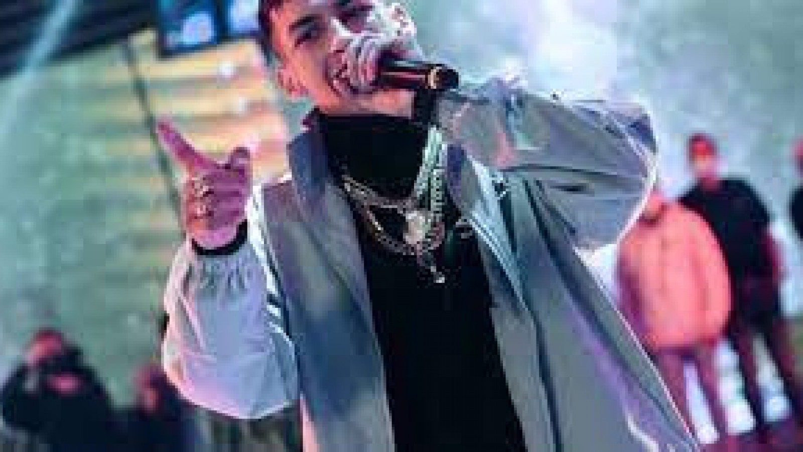 L-Gante se fue insultado del escenario de un show en Paraguay por el público que había asistido a verlo