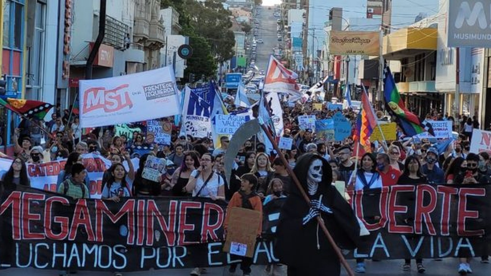 En Chubut hubo marcha de celebración tras derogarse le ley de megaminería