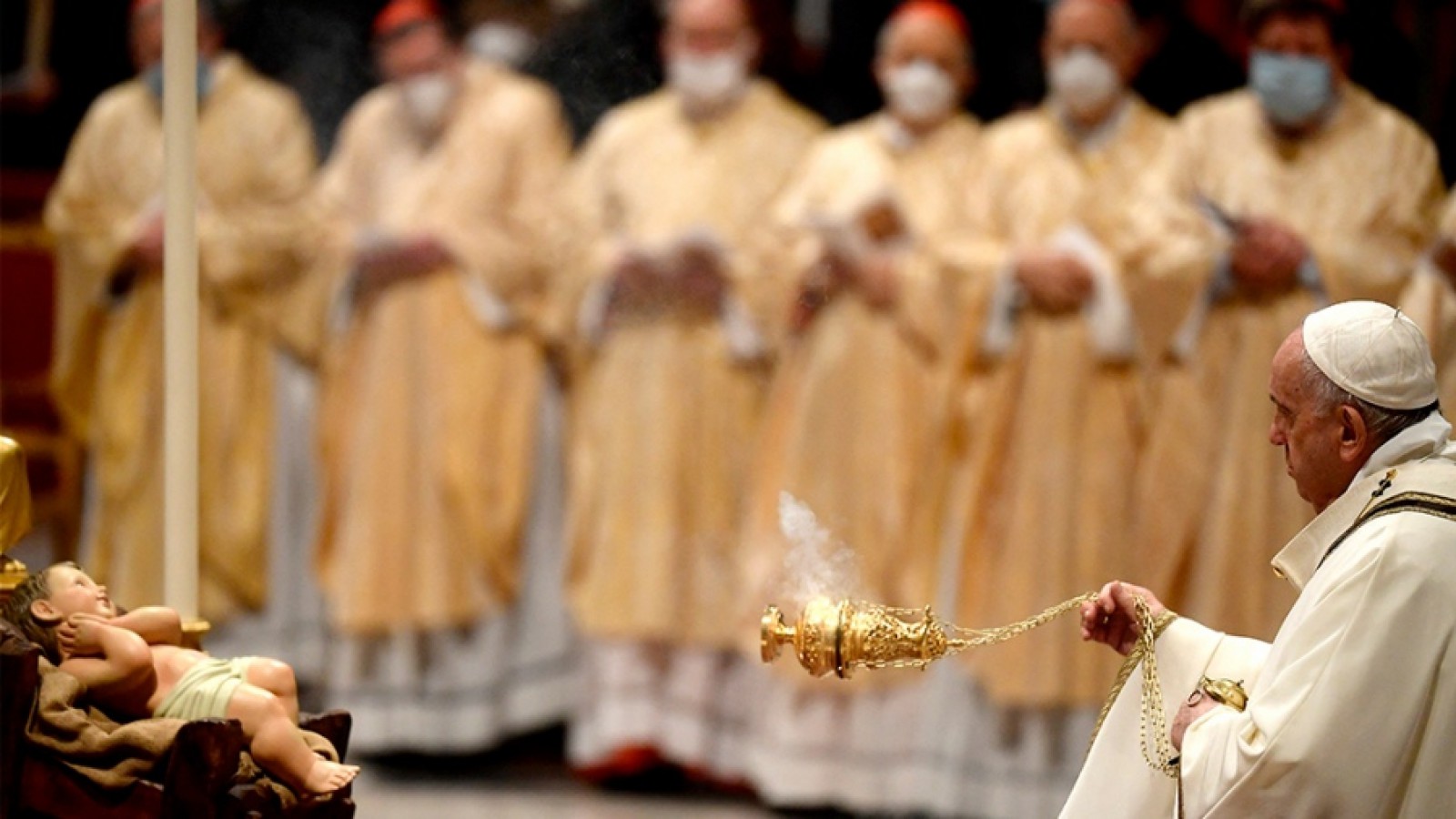 En la Misa de Gallo, el Papa Francisco pidió "dar dignidad al hombre con el trabajo"