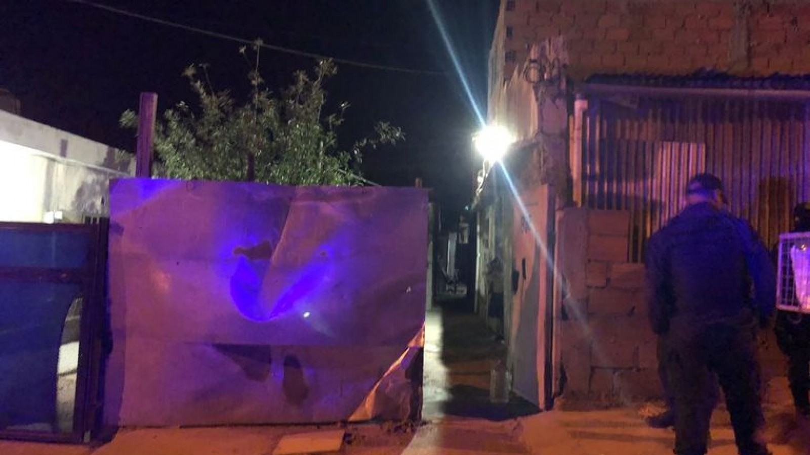 Pelea entre inquilinos termina con un hombre ferozmente golpeado