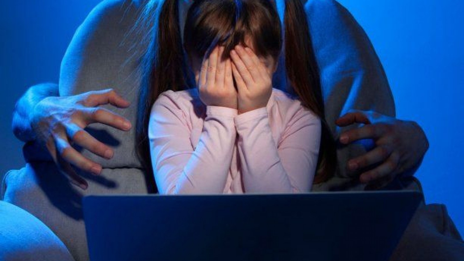 Exigen que Instagram, Twitter y Facebook identifiquen a usuarios para evitar acoso y abuso de menores