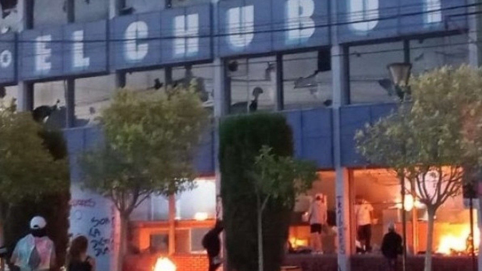 Liberaron a los tres acusados de prender fuego el diario El Chubut