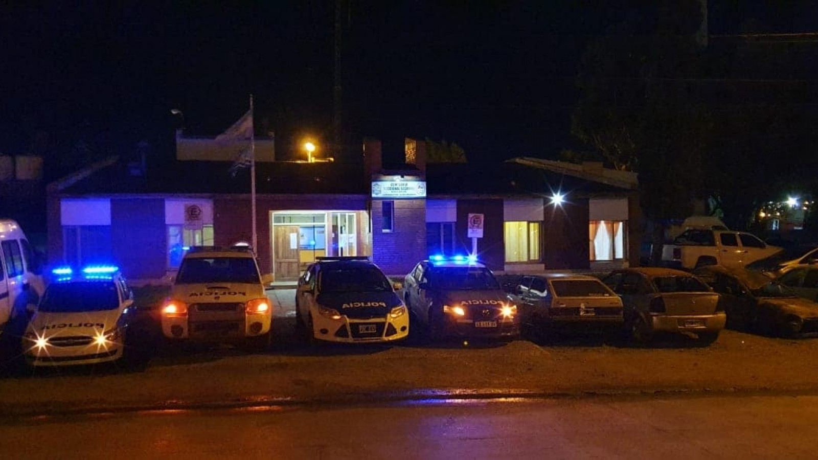 Tres policías arrestados por la muerte dentro de una comisaría de Caleta Olivia