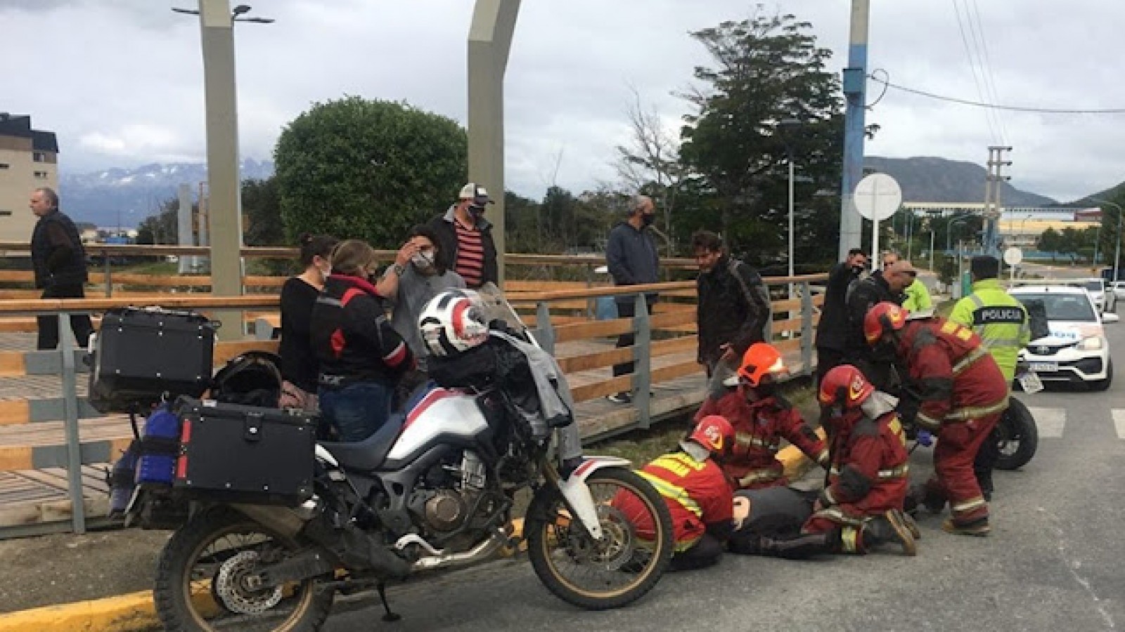 Policía ebrio, protagonizo choque, con motociclistas brasileros