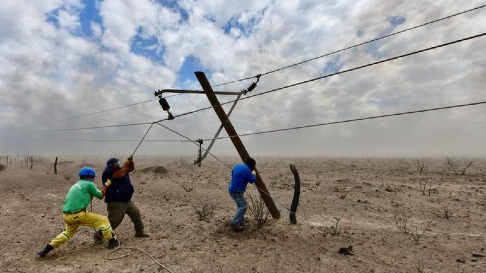 Por el incendio, Puerto Pirámides permanece con los servicios colapsados